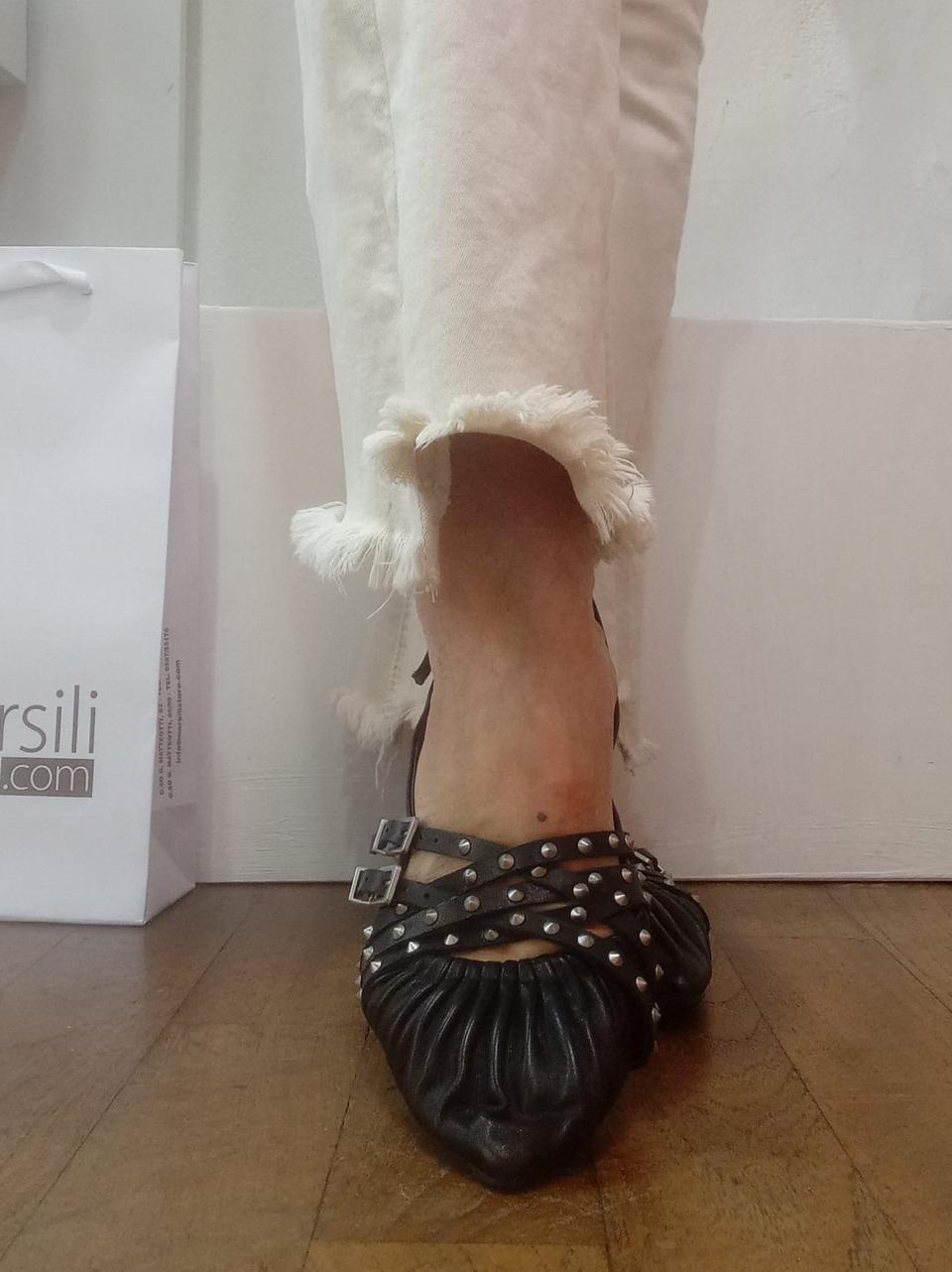 chanel flat con borchiette BIANCA NERO ASH 